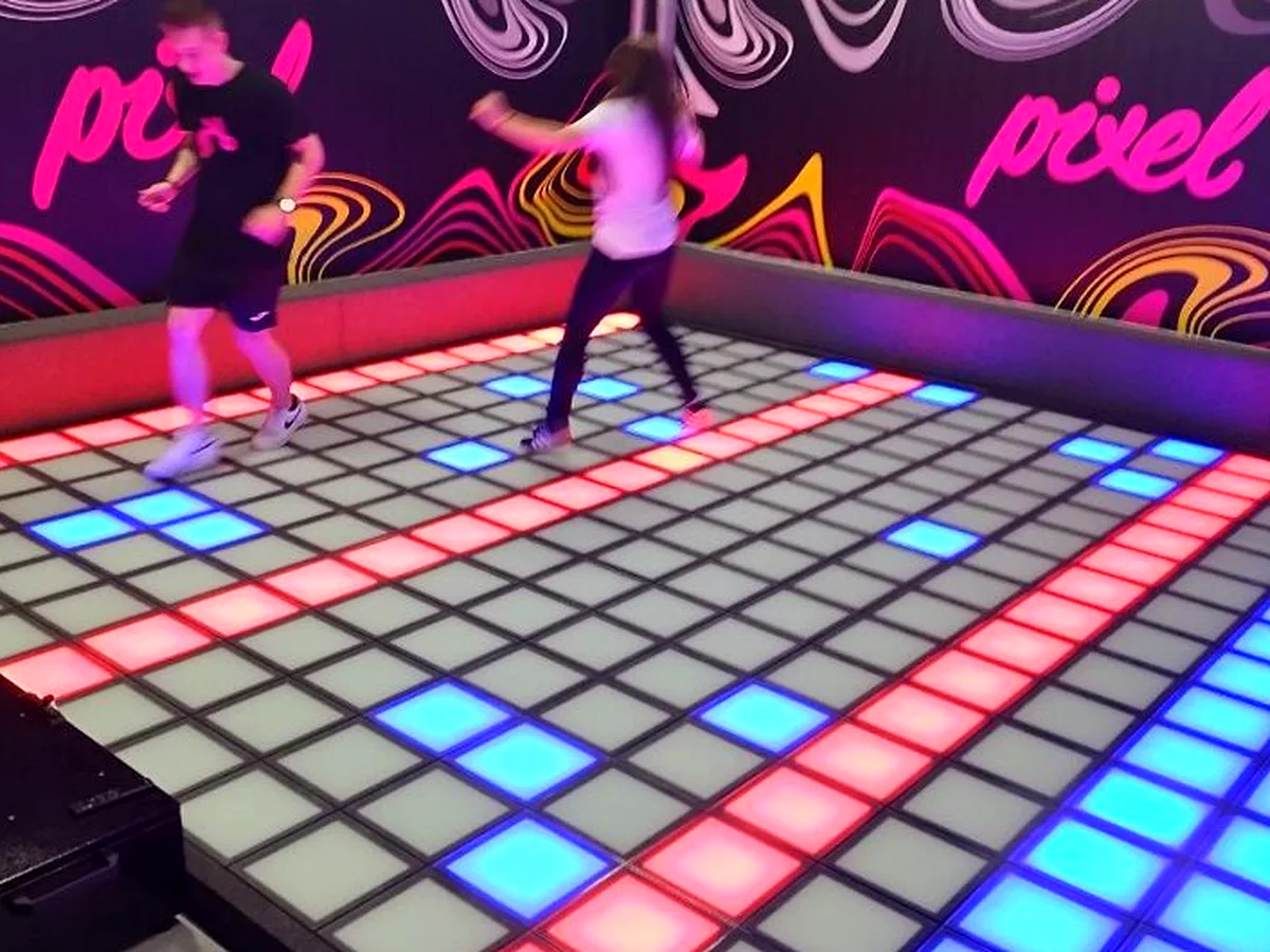 Pixel Rush – gra zespołowa na podłodze LED