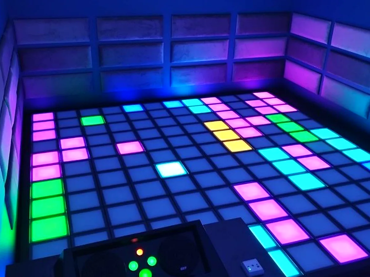 Podłoga LED Pixel Rush – widok z konsoli