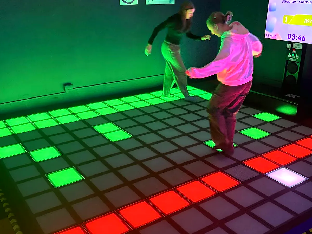 Interaktywna podłoga Pixel Rush – widok instalacji od góry