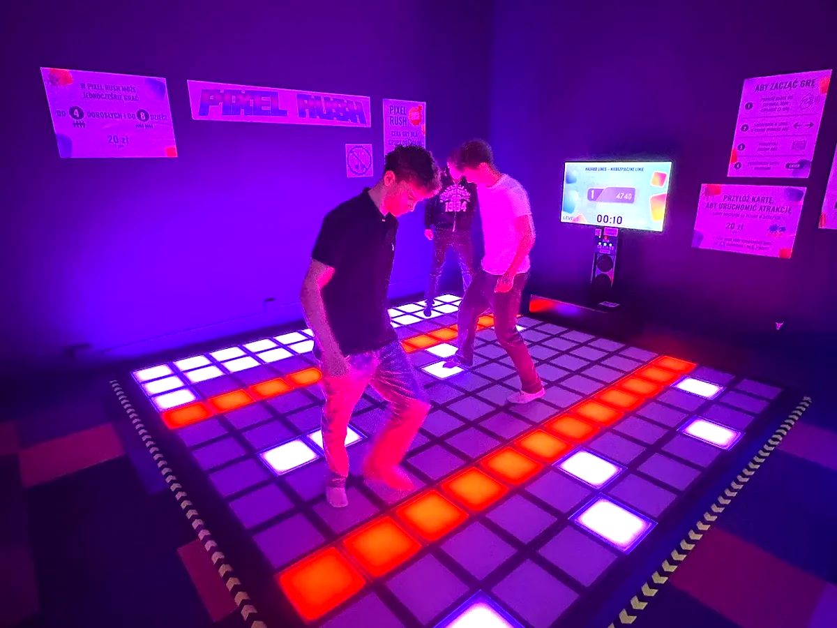 Gra Hazard Lines na matie Pixel Rush – trzech graczy, Wrocław